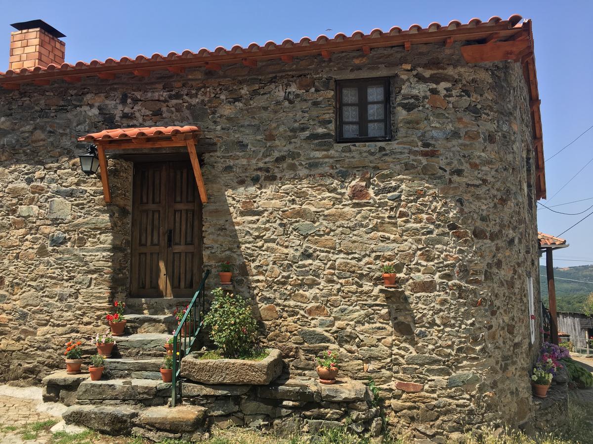 Gasthaus Casa Da Bica Gondesende Bragança Exterior foto